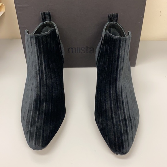 Miista Black Velvet booties perfect for fall ! - Picture 2 of 6